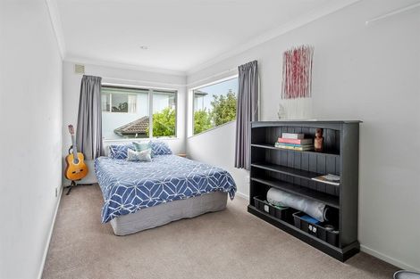Photo of property in 31 Harrowglen Drive, Northcross, Auckland, 0632