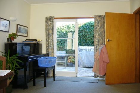 Photo of property in 49 Mckinley Crescent, Brooklyn, Wellington, 6021