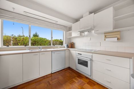 Photo of property in 16 Harbour Lights Close, West Harbour, Auckland, 0618