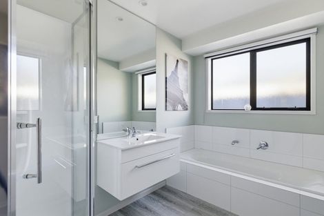 Photo of property in 132 Puhirake Crescent, Pyes Pa, Tauranga, 3112