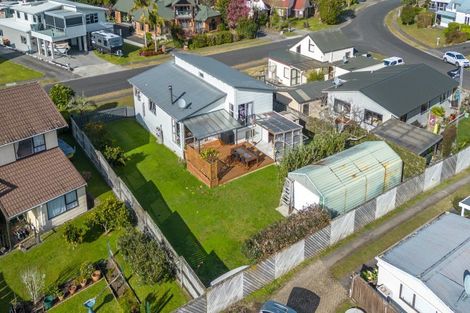 Photo of property in 102 Awarua Place, Whangamata, 3620