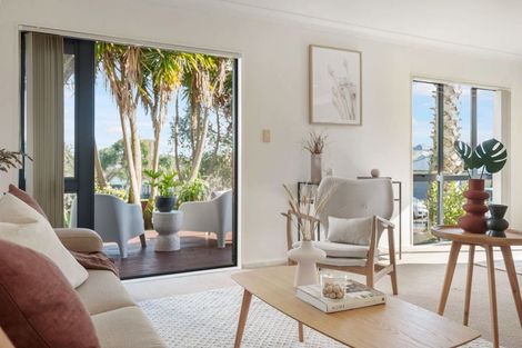 Photo of property in 1/14 Ponderosa Drive, Oteha, Auckland, 0632