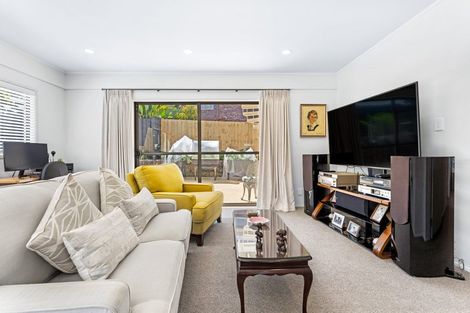 Photo of property in 20 Chatswood Grove, Chatswood, Auckland, 0626