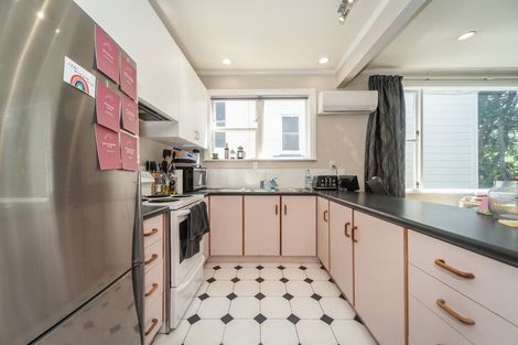 Photo of property in 1/126 The Parade, Island Bay, Wellington, 6023