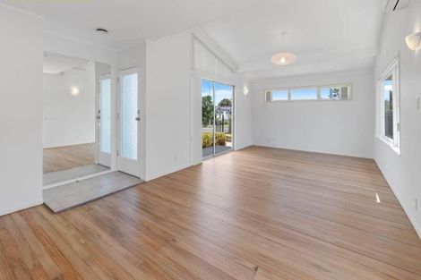 Photo of property in 355 Pakuranga Road, Pakuranga Heights, Auckland, 2010