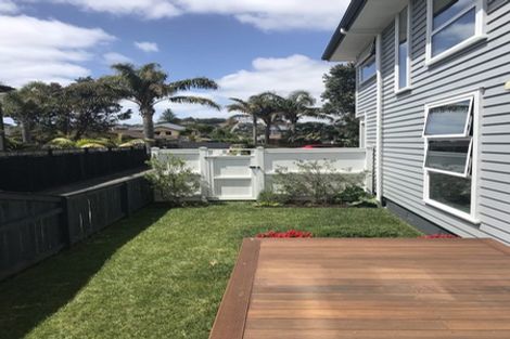 Photo of property in 63a Walton Street, Red Beach, 0932