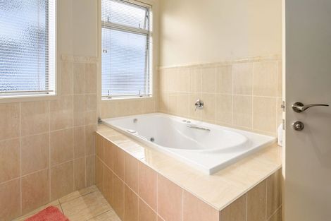 Photo of property in 21e Ruakiwi Road, Hamilton Lake, Hamilton, 3204