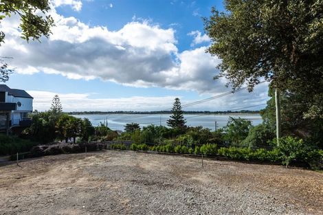 Photo of property in 2/4 The Brae, Mount Pleasant, Christchurch, 8081