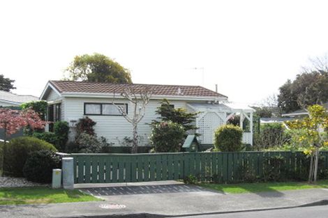 Photo of property in 22 Atarau Grove, Paraparaumu, 5032