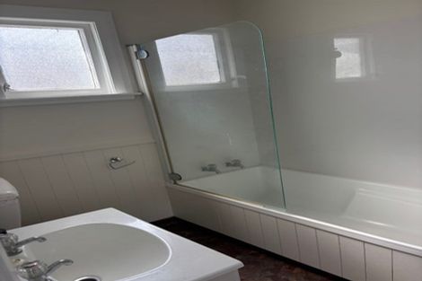 Photo of property in 16 Glendavar Street, Berhampore, Wellington, 6023