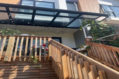 Photo of property in 17 Morihana Close, Glen Eden, 0602