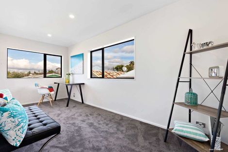 Photo of property in 18b Riverpark Crescent, Henderson, Auckland, 0610