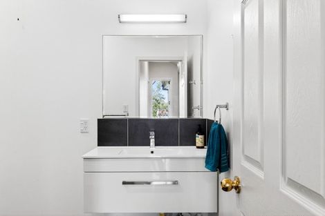 Photo of property in 8 Robertson Street, Russell, 0202