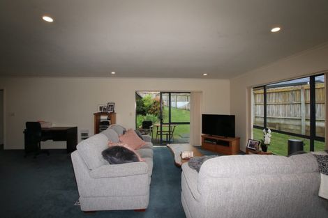 Photo of property in 40 Semillon Avenue, Henderson, Auckland, 0612
