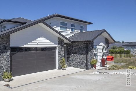 Photo of property in 2 Tauwaka Crescent, Riverhead, 0820