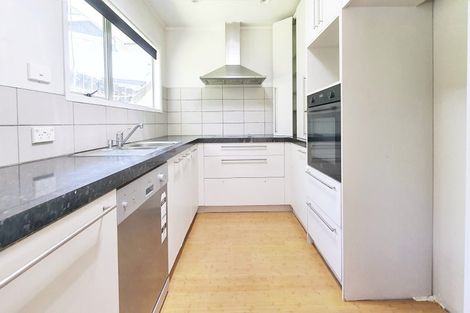 Photo of property in 27 Glencourt Place, Glenfield, Auckland, 0629