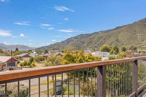 Photo of property in 15 Ranui Street, Waikawa, Picton, 7220