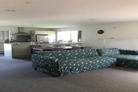 Photo of property in 11b Pinkerton Grove, Newlands, Wellington, 6037