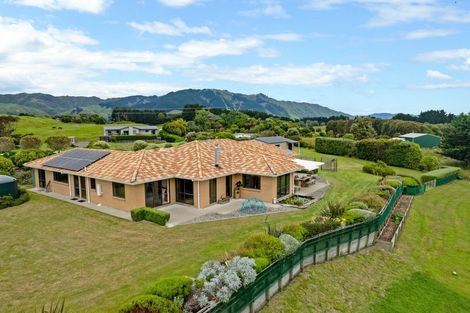 Photo of property in 12 Waitaheke Road, Te Horo, Otaki, 5581