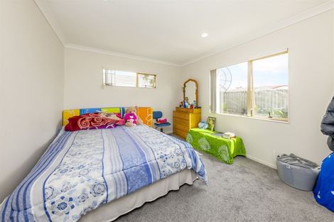 Photo of property in 7a Andover Way, Goodwood Heights, Auckland, 2105