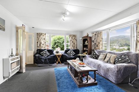 Photo of property in 10 Waipuna Grove, Stokes Valley, Lower Hutt, 5019