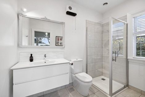 Photo of property in 19 Weston Road, St Albans, Christchurch, 8052