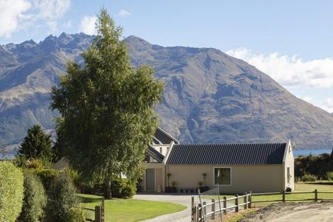 Photo of property in 5 Scenic Drive, Drift Bay, Queenstown, 9371