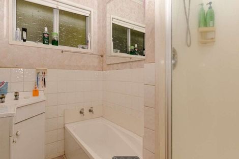 Photo of property in 4 Takapu Street, Henderson, Auckland, 0612