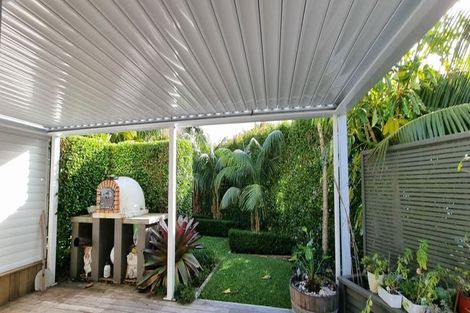 Photo of property in 2/17 Bevyn Street, Castor Bay, Auckland, 0620