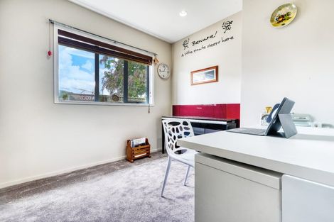 Photo of property in 76 Lothian Brae, Wattle Downs, Auckland, 2103