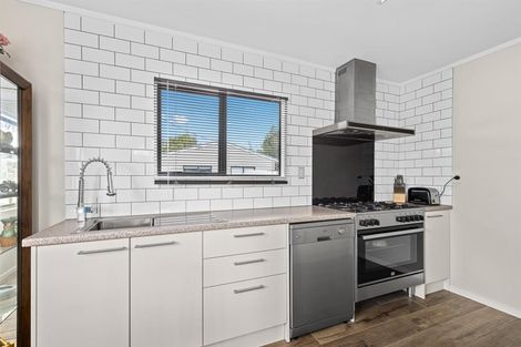 Photo of property in 35b Parakai Avenue, Parakai, 0830