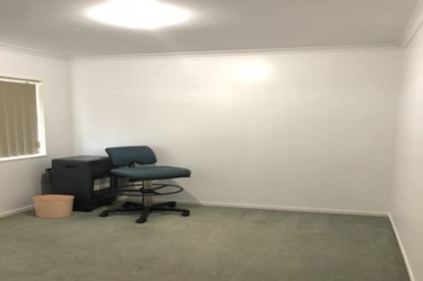 Photo of property in 33a Schnapper Rock Road, Greenhithe, Auckland, 0632