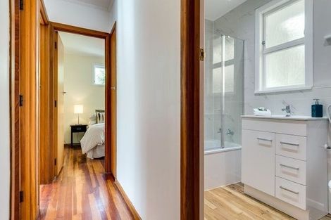 Photo of property in 82 Greenwood Road, Havelock North, 4130