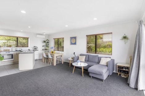 Photo of property in 2/23 Heathglen Place, Bayview, Auckland, 0629