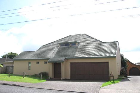 Photo of property in 2/92 Royal View Road, Te Atatu South, Auckland, 0610