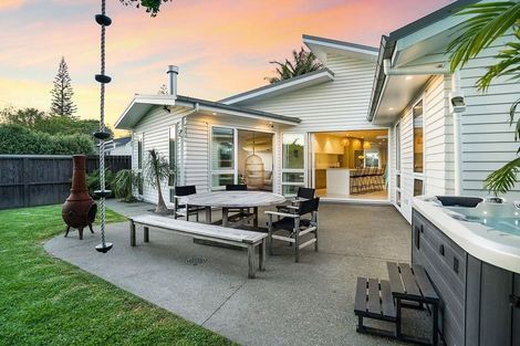 Photo of property in 24 Motuora Road, Manly, Whangaparaoa, 0930