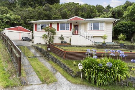Photo of property in 10 Waipuna Grove, Stokes Valley, Lower Hutt, 5019