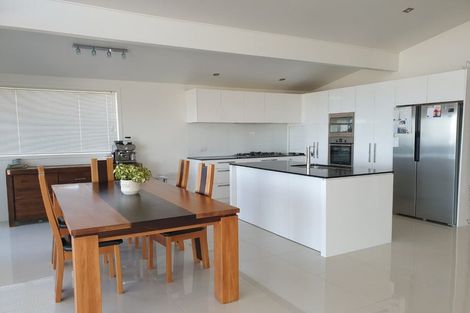 Photo of property in 72 Churchill Road, Murrays Bay, Auckland, 0630