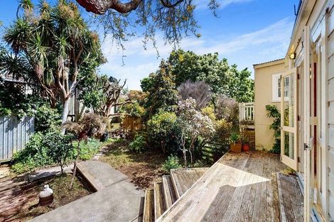 Photo of property in 140 Russell Terrace, Berhampore, Wellington, 6023