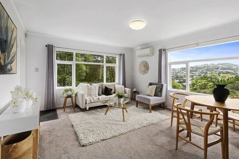 Photo of property in 3/27 Winston Street, Crofton Downs, Wellington, 6035