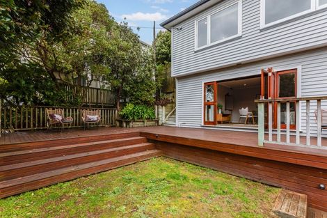 Photo of property in 129 Cockayne Road, Khandallah, Wellington, 6035