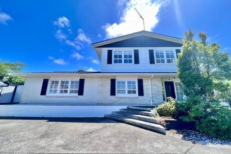 Photo of property in 2 King Richard Place, Browns Bay, Auckland, 0630