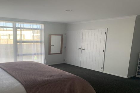 Photo of property in 48 Exeter Crescent, Takaro, Palmerston North, 4412