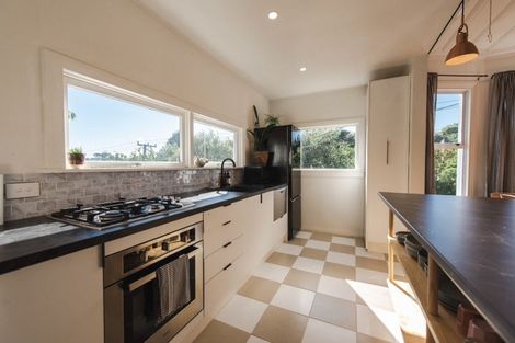 Photo of property in 46 Frankley Road, Westown, New Plymouth, 4310