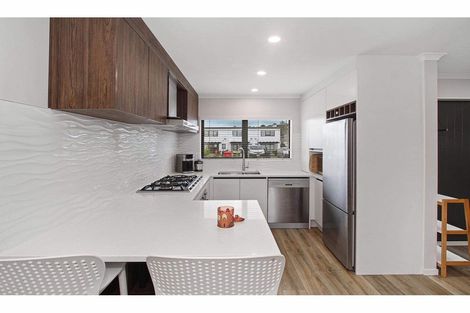 Photo of property in 8b Lumbarda Drive, Kumeu, 0810