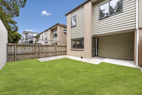 Photo of property in 12 Pangu Way, Mangere, Auckland, 2022