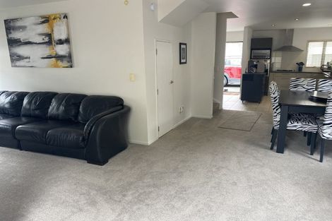 Photo of property in 9/64 Schnapper Rock Road, Schnapper Rock, Auckland, 0632