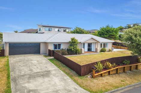 Photo of property in 2 Catlins Glen, Aotea, Porirua, 5024