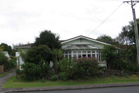Photo of property in 137 Beach Haven Road, Beach Haven, Auckland, 0626