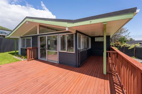 Photo of property in 15 Ruru Street, Waikanae, 5036